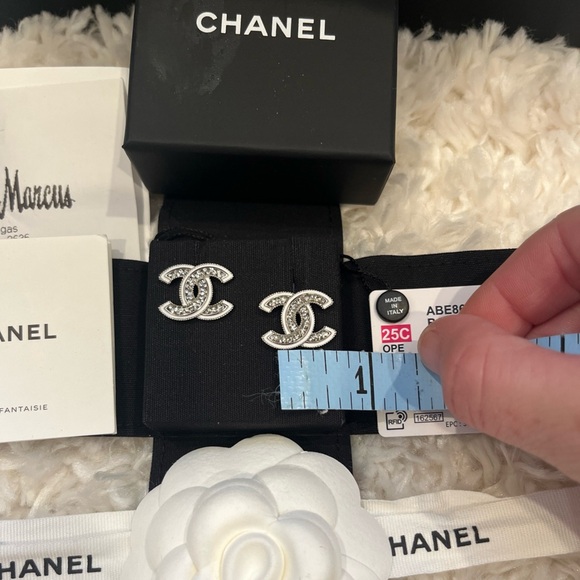 ❌SOLD❌ CHANEL 25C White Silver & Crystal CC Logo Stud Earrings NEW with/Receipt - Picture 11 of 14